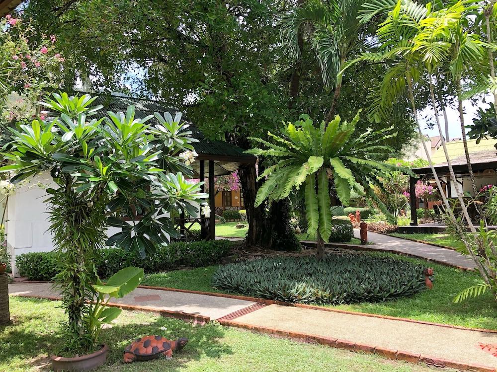 Eden Resort & Villas Phuket Patong Esterno foto